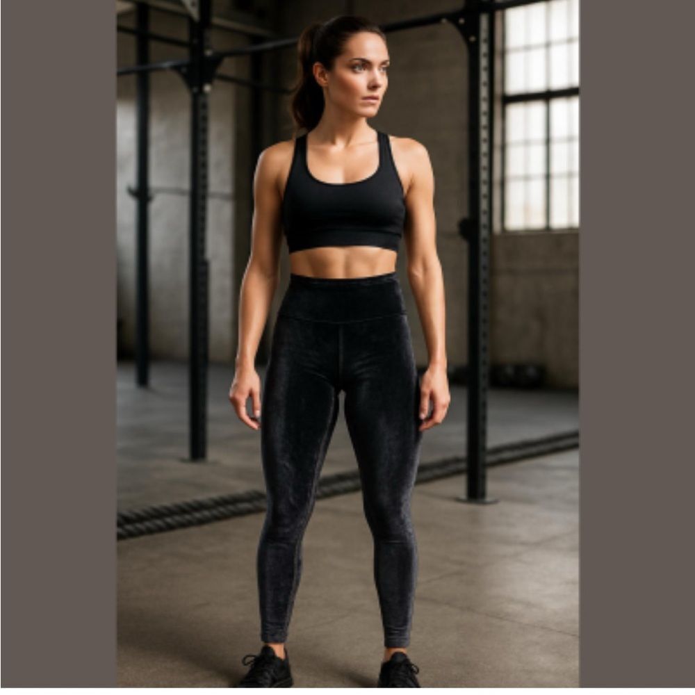 Beyond Yoga Velvet Motion High Waisted Midi Legging in Size Medium